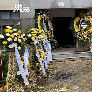 网红爆料被寄花圈视频大全,揭秘网络暴力背后的黑暗面