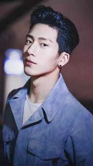 像明星的男生图片,这位帅气少年，颜值爆表引关注！