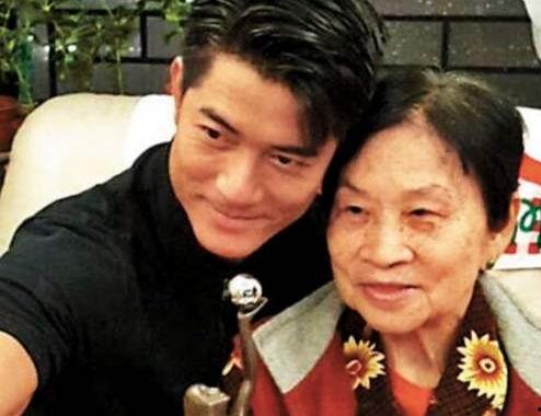 哪些明星的父母去世了,盘点那些因父母离世而悲痛的明星