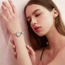 明星爱心手环怎么戴,时尚与健康并存