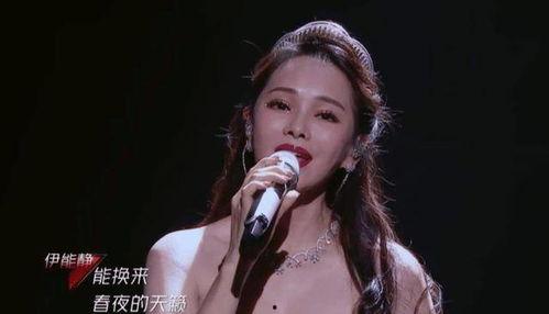 明星衣服被撑开,明星衣品瞬间，衣摆随风起舞的惊艳瞬间