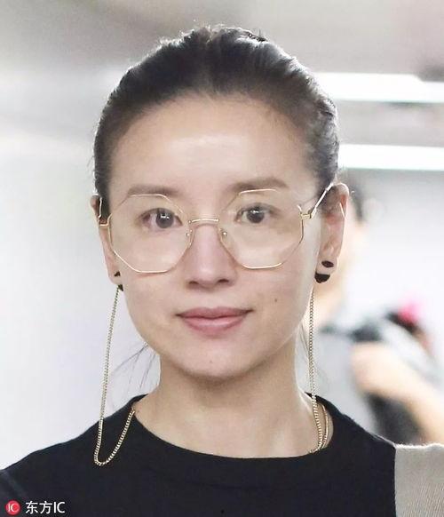 明星熬夜红眼图片