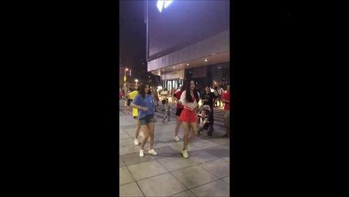 小网红找路人跳舞是谁,找路人共舞，引发全民舞蹈热潮